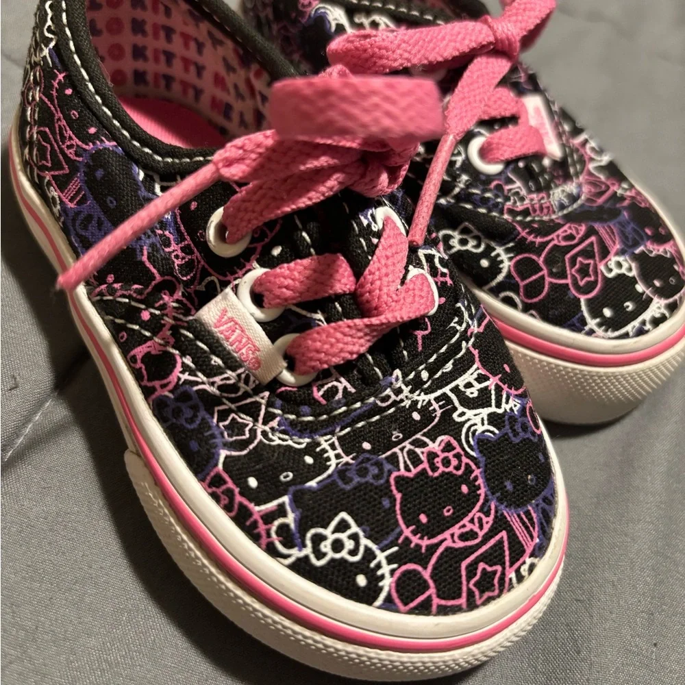 VANS Toddlers Classic Hello Kitty Sneakers Size 4